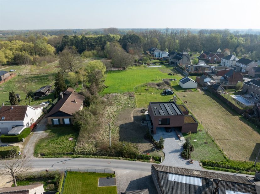 Bouwgrond te koop  858 m² voor open bebouwing<br />
<br />
Deze bouwgrond biedt een uitstekende basis voor het creëren van uw droomhuis, met alle no