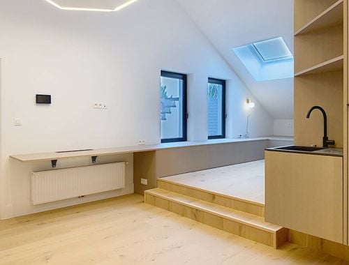                                         Kantoor te huur in Schaarbeek, € 600
