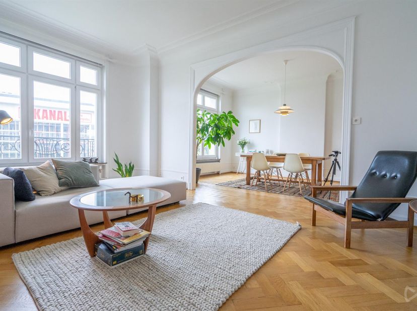 Mail: clara.ja@weinvest.be  Tel: 0456 12 69 85 <br />
Op een toplocatie, vlak bij alle voorzieningen (metro, winkels, culturele activiteiten…), biedt