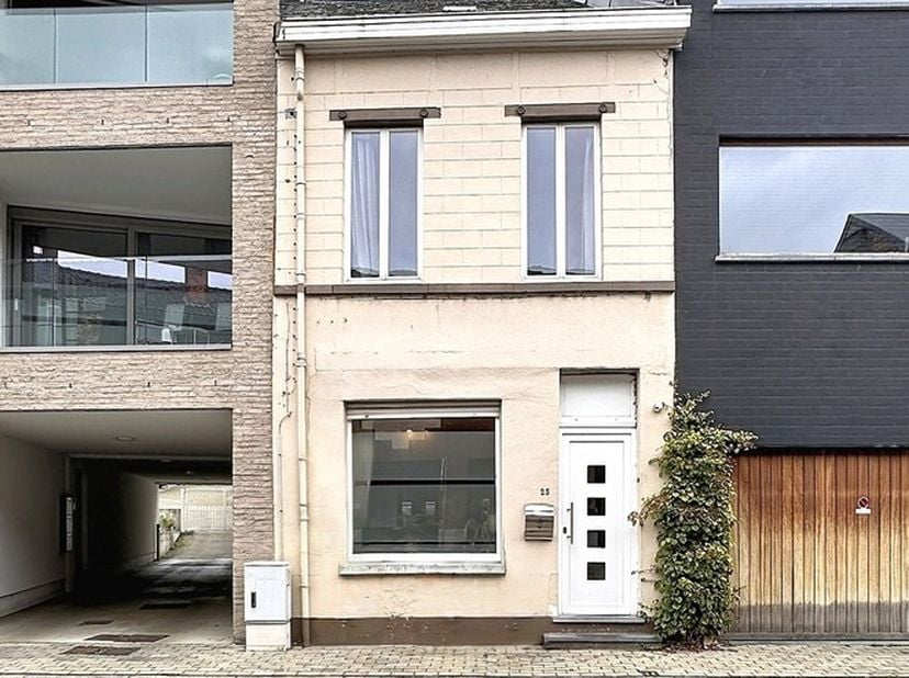 Huis te koop in Moerstraat 25,
                    9230 Wetteren