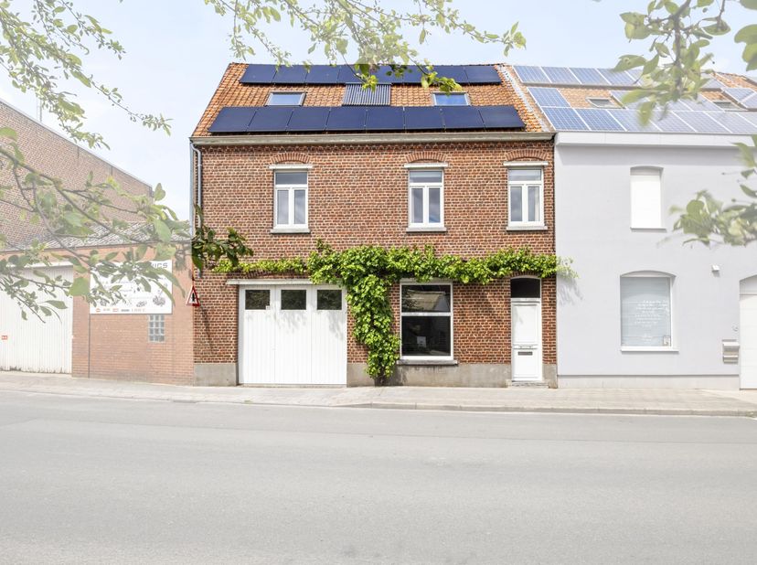 https://sites.google.com/view/aalbeeksestraat18/homepage<br />
<br />
<br />
In de Aalbeeksestraat 18 te Rollegem stellen we jou graag deze karaktervo