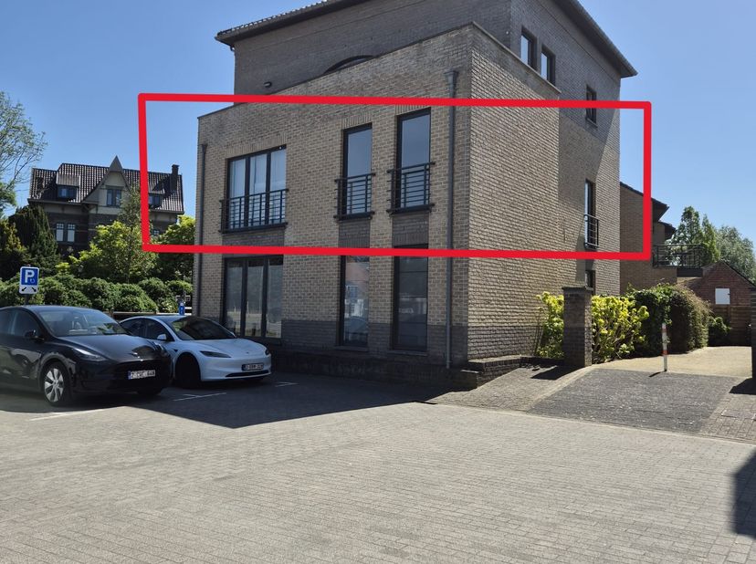 Goedgelegen tweeslaapkamerappartement in het centrum van Wellen. Het appartement bestaat uit een lichtrijke leefruimte met open keuken, 2 slaapkamers