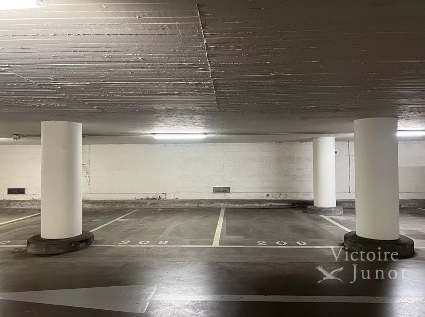 Parkeerplaats te huur in een beveiligd gebouw, in het hart van de Europese wijk.<br />
Gelegen op -2, biedt gemakkelijke toegang en profiteert van een