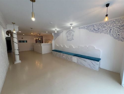                                         Rez-de-chaussée commercial à louer à Péruwelz, € 800
