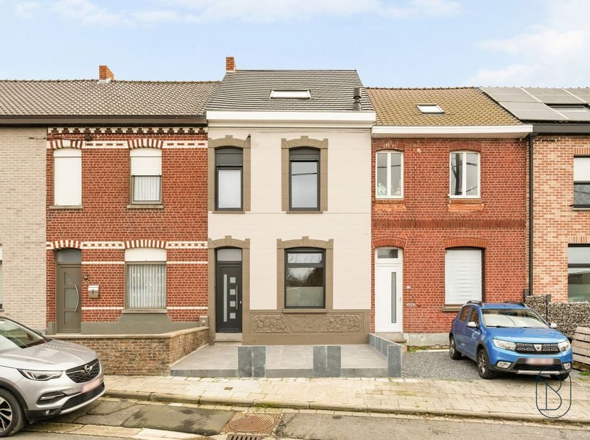 Te koop: te renoveren rijwoning met 3 slaapkamers in het hart van WarcoingIn het rustige dorp Warcoing bevindt zich deze woning op een perceel van 3 a