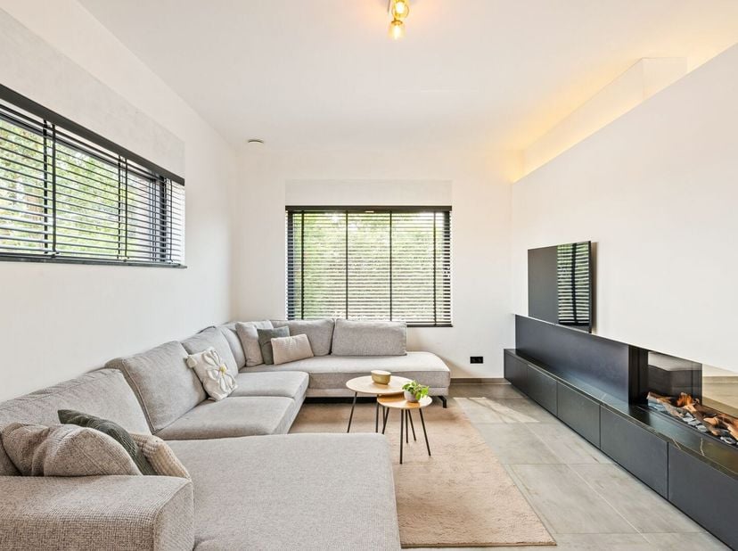 *OPEN HUIS ZATERDAG 5 SEPTEMBER TUSSEN 10U-13U,  BEZOEK VOORAF TE REGISTREREN*<br />
<br />
Thuiskomen krijgt een nieuwe betekenis in deze stijlvolle
