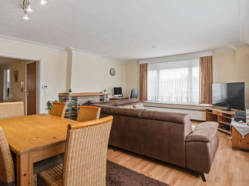 Journée portes ouvertes le samedi 14 mars de 11h à 12h<br />
Appartement d'angle clé en main avec 2 chambres et balcon<br />
Cet appartement prêt à l'