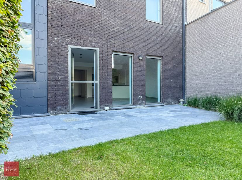 Heel mooi instapklaar gelijkvloers appartement bestaande uit een inkomhall, living, open ingerichte keuken, berging, 2 slaapkamers, badkamer, terras m