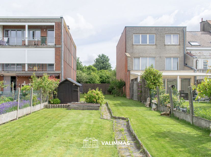 VALIMMAS verkoopt te Zellik deze welgelegen grond in woongebied. Na het bekomen van een geldige omgevingsvergunning geschikt voor een kleinschalig pro