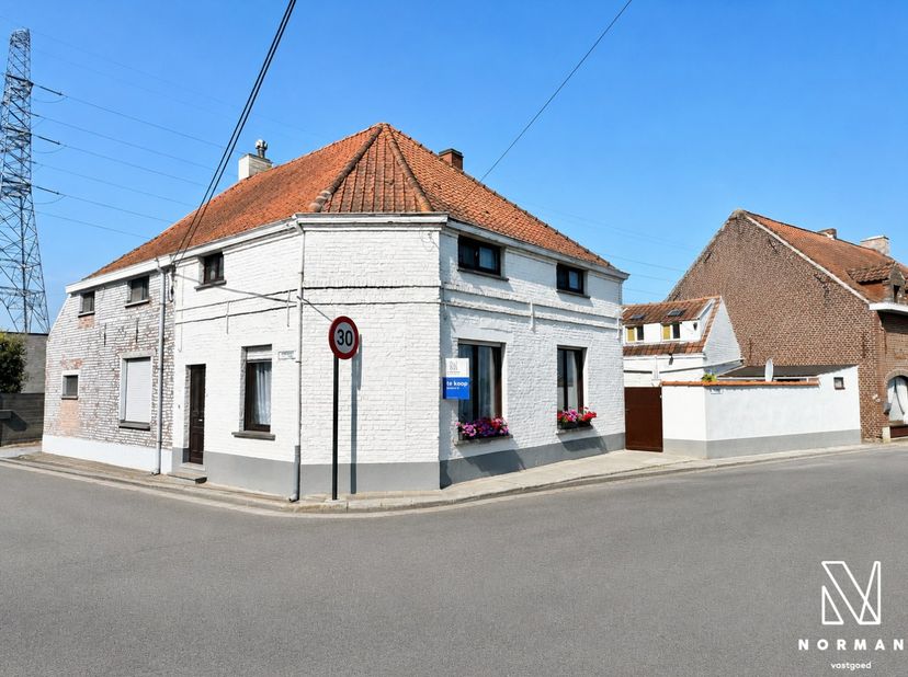 Welkom bij deze hoekwoning op een rustige landelijk ligging, maar eveneens vlakbij het centrum in Bavikhove!<br />
<br />
Bij het betreden van deze wo