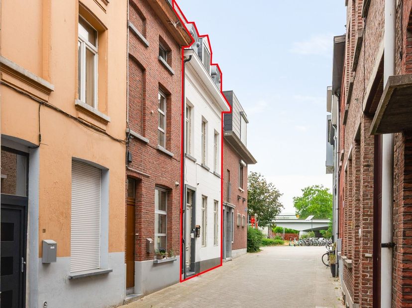 Maison familiale prête à emménager, comprenant 4 chambres, 2 salles de bains et un PEB de classe A<br />
Située au calme dans un cadre de vie agréabl