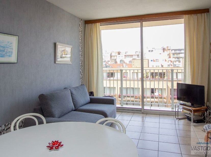 Bent u op zoek naar een appartement dat u volledig naar eigen smaak kunt opfrissen? Dan is dit verzorgde 1-slaapkamerappartement zeker een bezoek waar