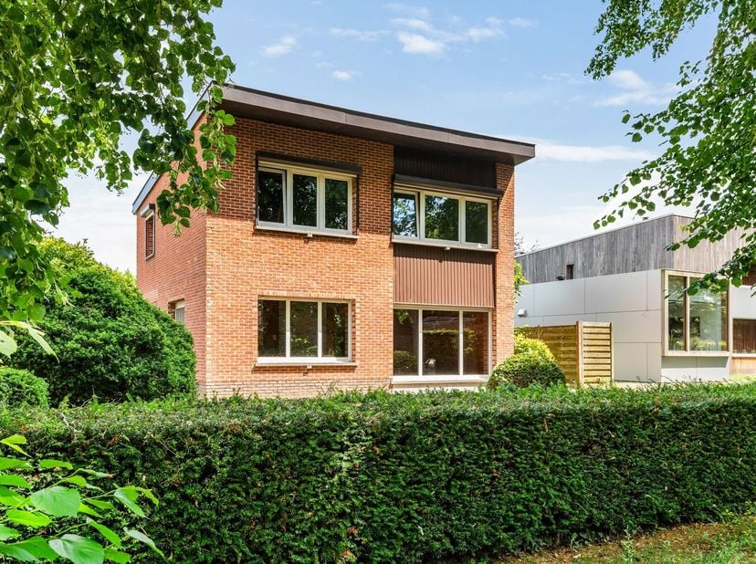 Open bebouwing met 3 slaapkamers op toplocatie in Noorderwijk<br />
Locatie:<br />
Deze open bebouwing is rustig gelegen op een gegeerde locatie in