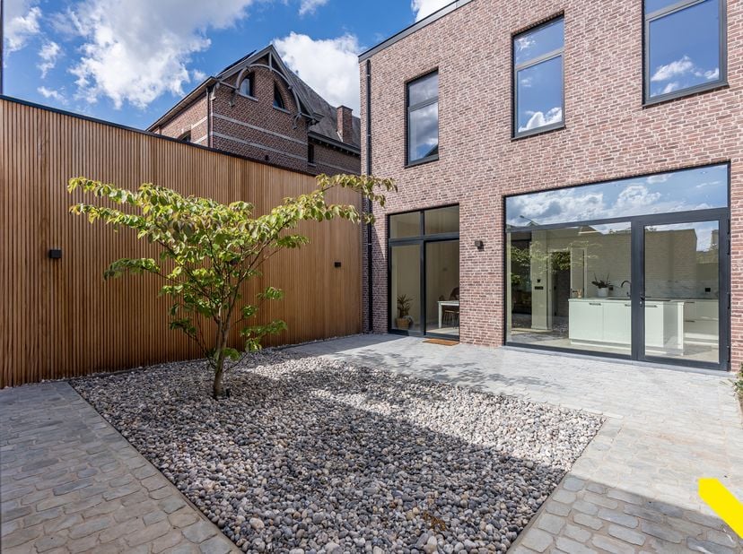 Bent u op zoek naar een instapklare woning waar charme en modern comfort samenkomen?<br />
In het hartje van Geel vindt u deze prachtig gerenoveerde w