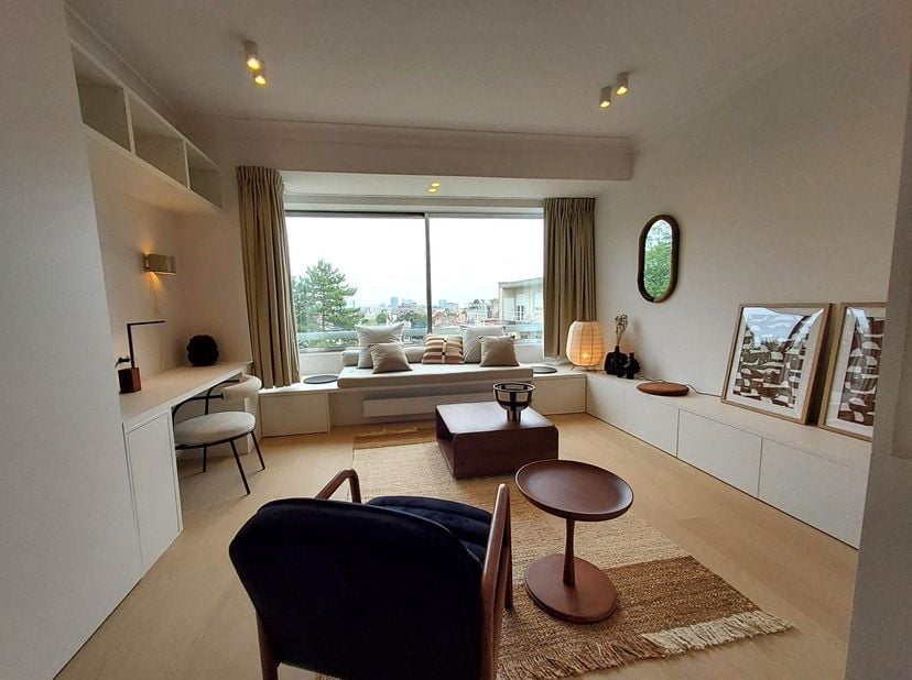Expat Housing vous propose ce magnifique studio entièrement meublé et équipé, de haut standing, à proximité du Bois de la Cambre et des commerces loca