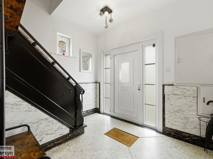 In de Kapitein Modest Cuypersstraat te Zichem bevindt zich deze karaktervolle, vrijstaande woning met oprit, garage en aangename tuin op een perceel v