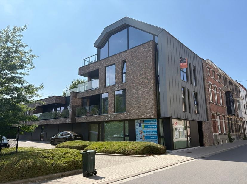Dit energiezuinige appartement bevindt zich in een kleinschalige residentie op een gunstige ligging nabij het centrum van Oudenaarde. Dankzij de doord