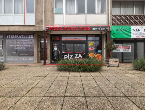                                         Handelsgelijkvloers te koop in Deurne, € 138.000
