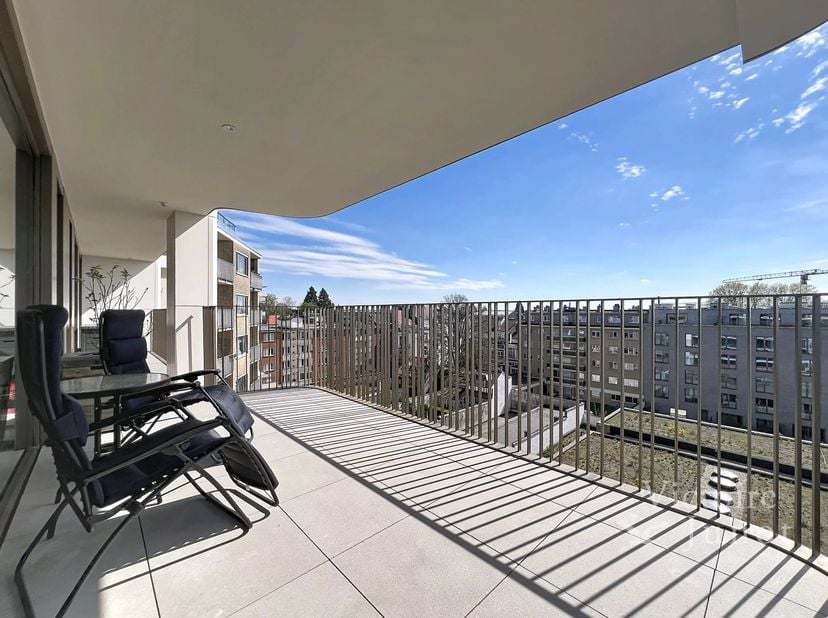 Bien présenté par Carla Rodriguez : 0494 07 97 54 / carla.rodriguez@victoire.be<br />
Victoire Junot vous propose un magnifique appartement non meublé