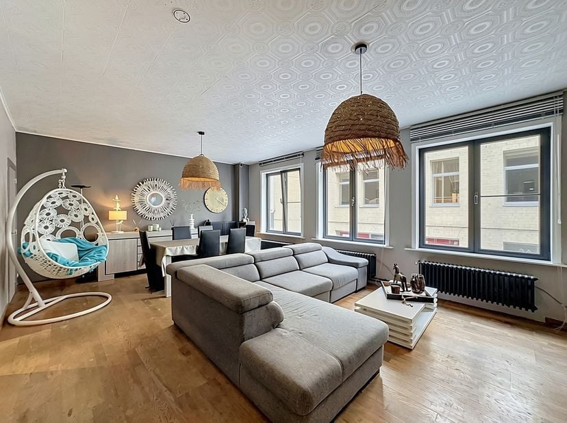 Instapklare woonst met handelsruimte op toplocatie in het centrum van Blankenberge!<br />
<br />
Commerciële zichtbaarheid, een instapklare woning en