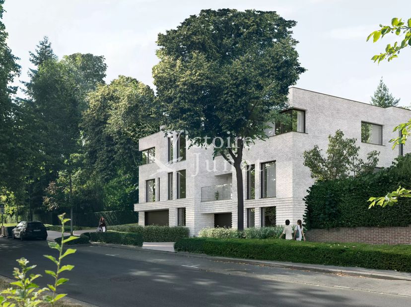 Ideaal gelegen te Woluwe-Saint-Pierre, in het hart van de zeer gewilde wijk Chant dOiseau, staat deze prachtige nieuwe passieve woning met drie gevels