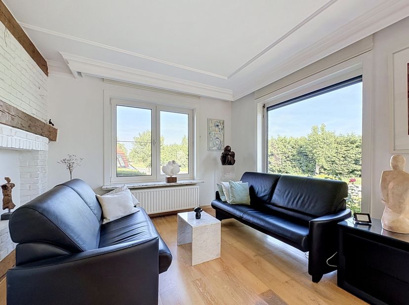 Instapklare woning op slechts enkele minuten rijden van het centrum van Oostduinkerke-Dorp.&amp;nbsp;&amp;nbsp;Deze verzorgde woning verwelkomt u via een mooi