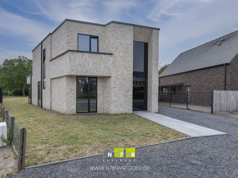 VRIJSTAANDE NIEUWBOUWWONING (CASCO +) MET 3 SLAAPKAMERS OP EEN PERCEEL VAN 8A83CA TE KINROOI (MOLENBEERSEL) <br />
TROEVEN<br />
- Gelegen in een rust