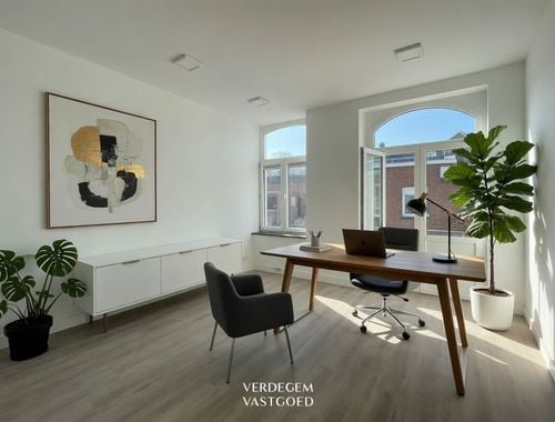                                        Complexe de bureaux à louer à Lokeren, € 2.400
