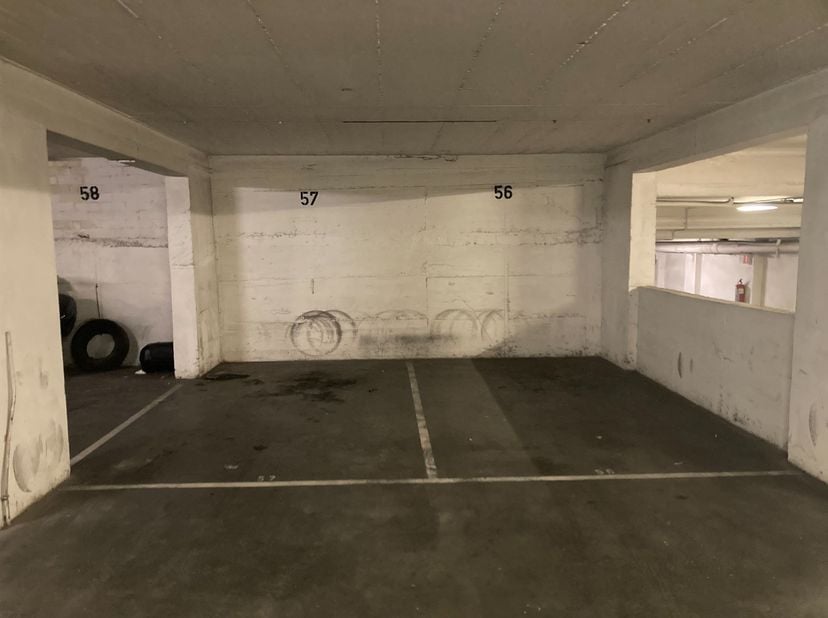Ondergrondse autostaanplaats te koop in centrum Antwerpen<br />
<br />
Ligging: Pal in het centrum van Antwerpen op de Italiëlei staat deze ondergro
