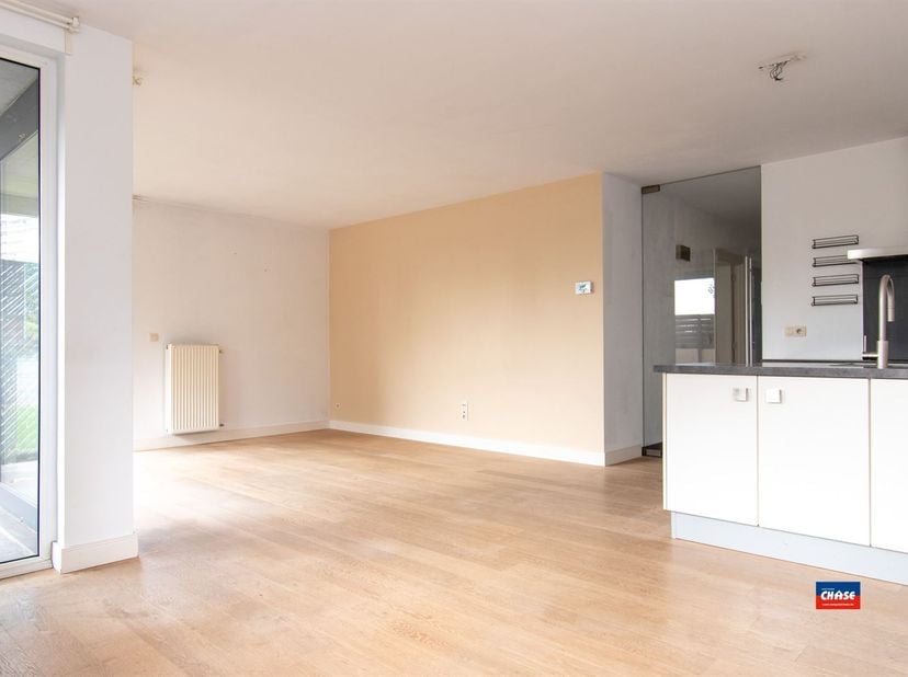 HOBOKEN | GEZELLIG GELIJKVLOERS APPARTEMENT MET 1 (MOGELIJK 2) SLAAPKAMER(S) EN GROOT TERRAS | EPC B |<br />
Indeling : Inkomhal - gastentoilet - ber