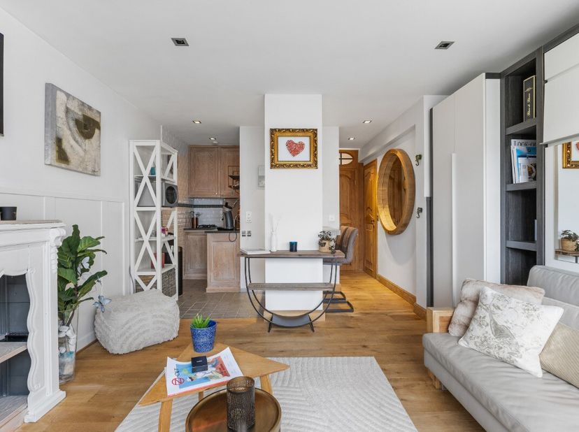Knokke: Instapklare studio te koop gelegen in de Zoutelaan in Knokke.Ontdek deze charmante, instapklare studio gelegen op een uitstekende locatie in K