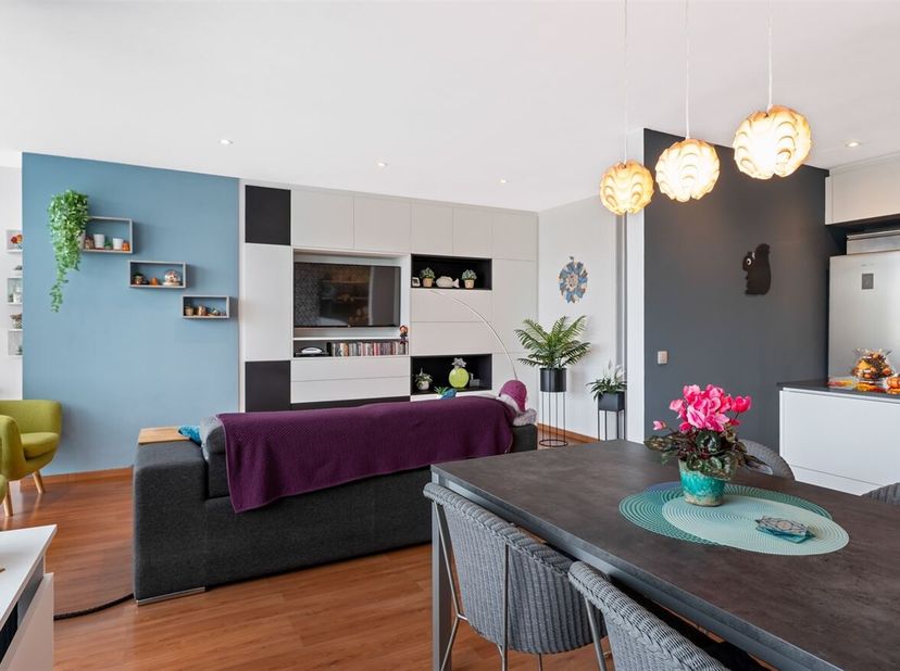 Journée portes ouvertes le samedi 14 mars de 12h30 à 13h30<br />
Appartement avec 2 chambres, terrasse et garage box<br />
L'espace de vie baigné de l