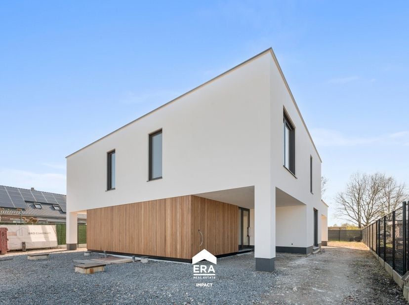 [[ ER WERD EEN OPTIE GENOMEN OP DIT PAND. ]] eze moderne halfopen nieuwbouwwoningen liggen in de Wolfsstraat te Opglabbeek, rustig én praktisch vlak b