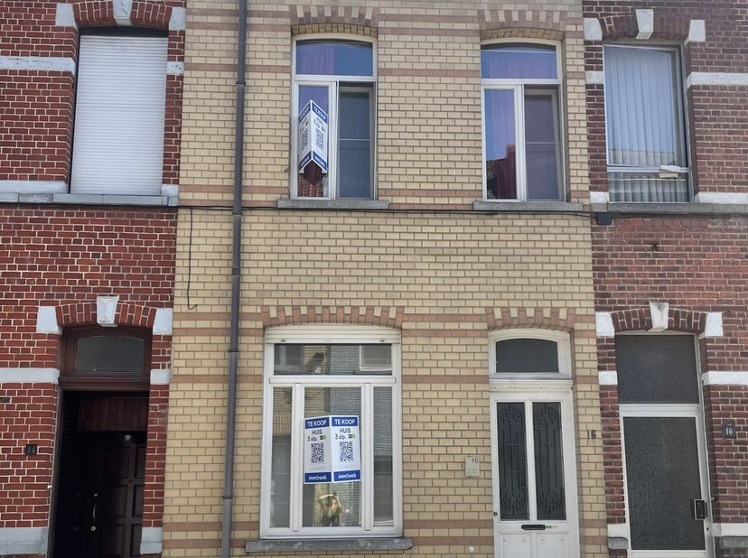 Karaktervolle instapklare rijwoning | 3 slpk | EPC B<br />
<br />
Deze instapklare volledig gerenoveerde karaktervolle rijwoning combineert authentiek