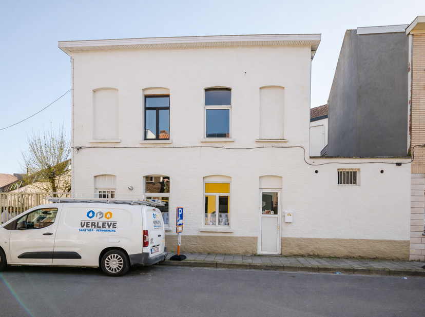Ligging<br />
Dit gebouw is gelegen in de Boerderijstraat 14-16 in Gent, in de residentiële buurt van de Brugsepoort De locatie geniet van een vlotte