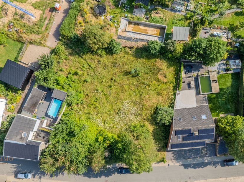 Bent u op zoek naar een interessante ontwikkelingskans op een rustige en aantrekkelijke locatie? Deze projectgrond in het charmante Vroenhoven biedt d