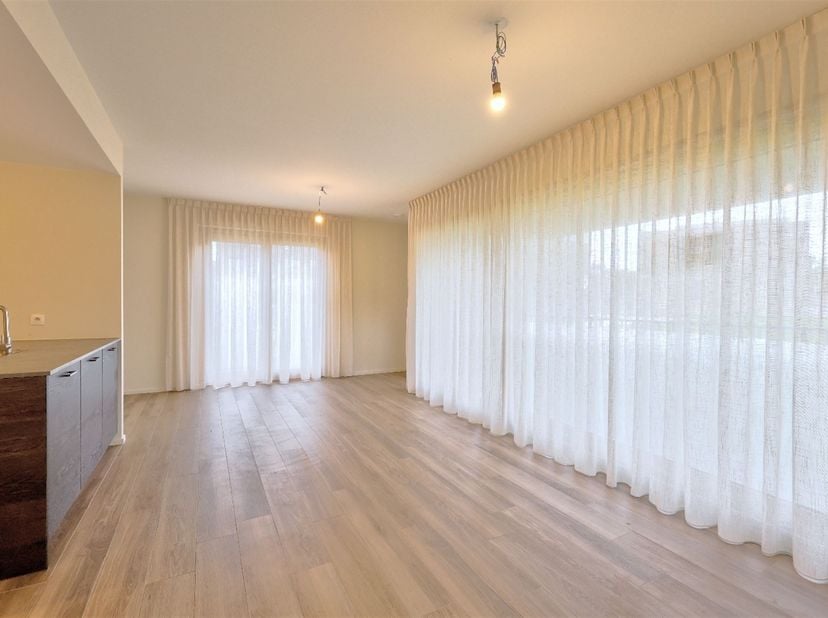 Interesse in dit gelijkvloers appartement? Vraag via onderstaande link snel je bezoek aan!<br />
https://boltimmo.mijnhuurprofiel.be/property/f93eed0
