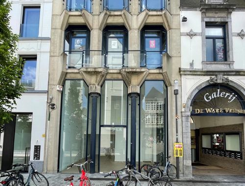                                        Commerce à louer à Hasselt, € 3.595
