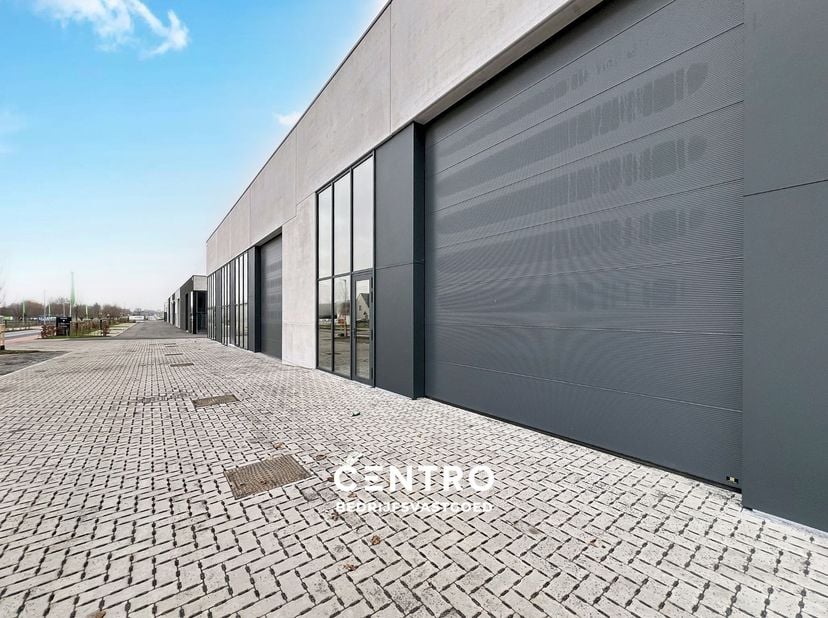 Benaderende bruto-AFMETINGEN:&amp;nbsp;<br />
276,39 m²:&amp;nbsp; 10,60m&amp;nbsp; x 26,07m&amp;nbsp;<br />
2 parkeerplaatsen<br />
<br />
AFWERKING:<br />
- De unit