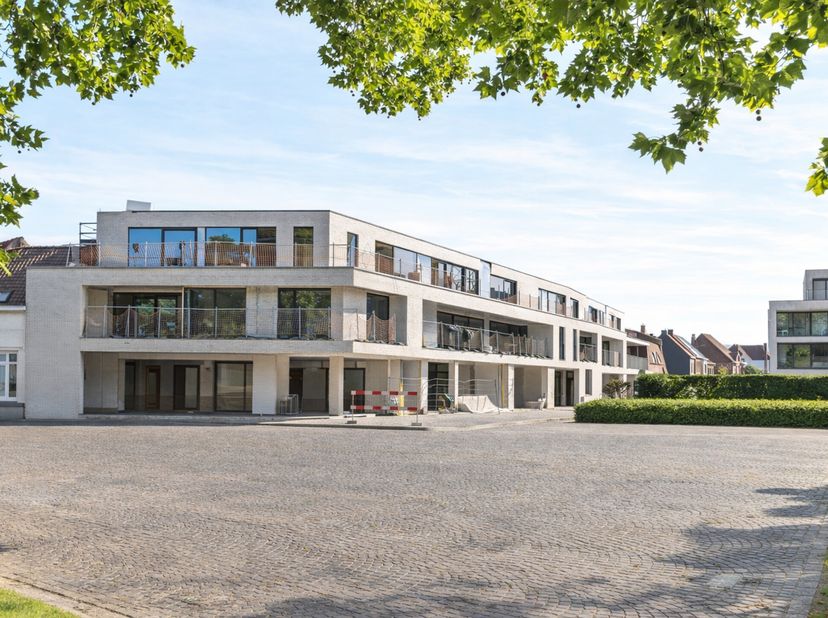 MODERN ENERGIEZUINIG KLASSEPROJECT pal op de Vichteplaats. TOPLOCATIE (wekelijkse markt, alle winkels nabij, en aan het Oud Kasteel &amp; de Kerk). Pracht