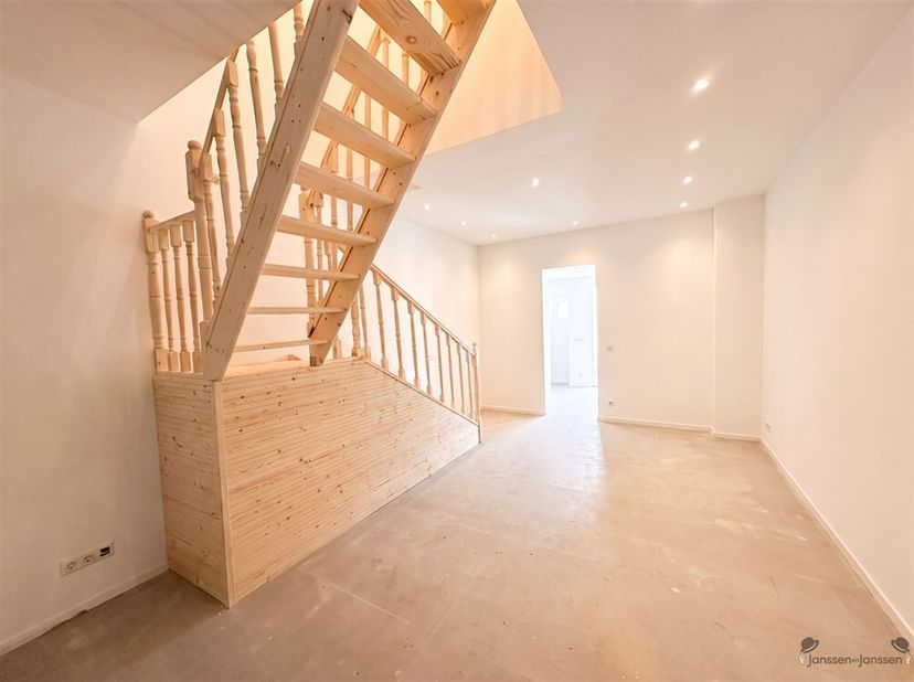 Instapklare gezinswoning met 3 slaapkamers, volledig vernieuwd dak en tuin <br />
Bent u op zoek naar een instapklare gezinswoning waar comfort, kwali