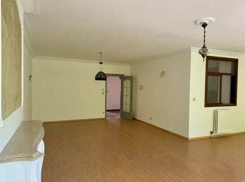 Charmant appartement rénové de 2 chambres à coucher avec terrasse spacieuse près du centre de Lier !<br />
Situation : Au cœur de Lier, sur la popula
