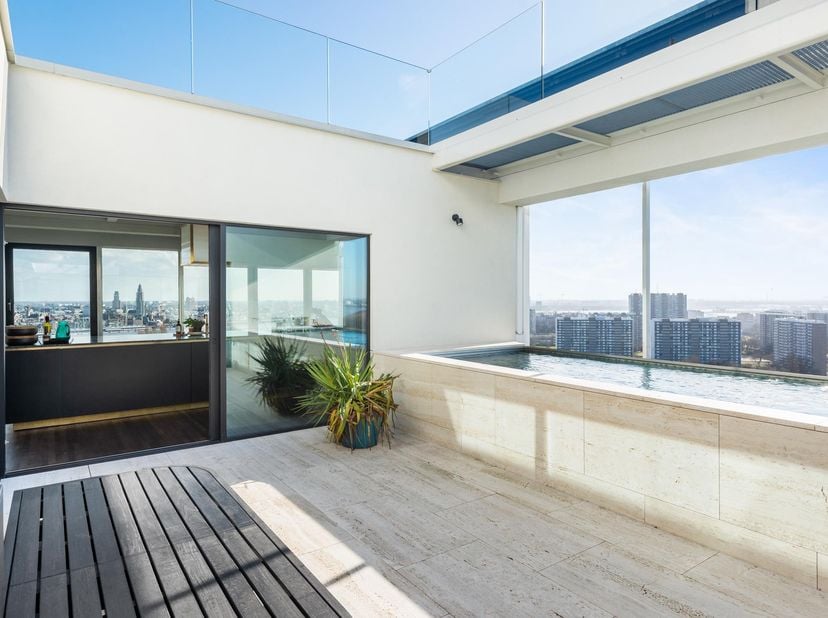 Mooiste penthouse van Antwerpen.<br />
Onovertroffen perfectionisme, ruimte, licht en fenomenale uitzichten! <br />
Dit zijn de woorden die dit appart