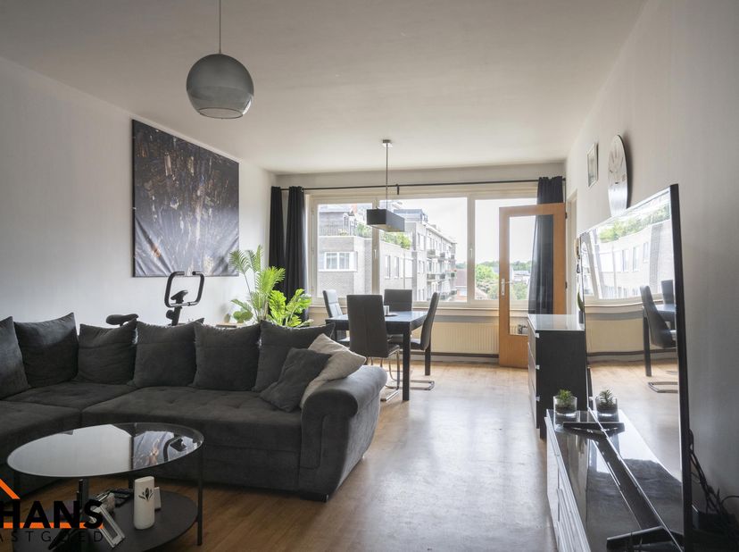 Dit appartement is gelegen op de derde verdieping zonder lift.<br />
Indeling: inkomhal; vestiairekast; apart toilet; ingerichte badkamer; 2 slaapkame
