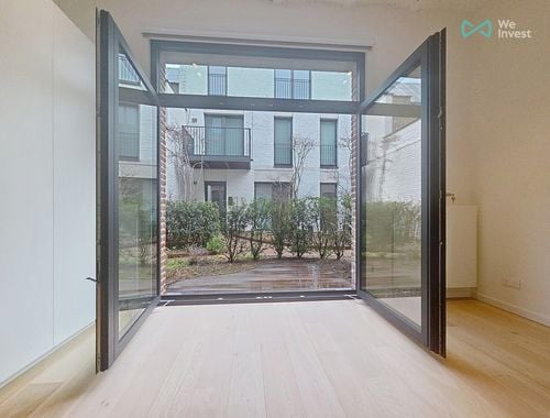                                         Studio te huur in Elsene, € 875
