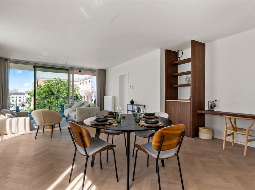 Luxueus en ruim appartement (126 m²) met overdekt terras van 15 m² met knap zicht over de Grote Markt<br />
Gelegen in de bruisende stadsomgeving Turn