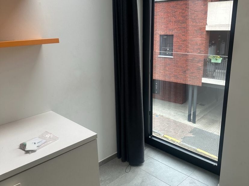 Prachtige studentenkamer nabij het centrum van Genk.<br />
<br />
***ENKEL VOOR STUDENTEN, DOMICILIE NIET TOEGSTAAN***<br />
Voor meer info: neem uits