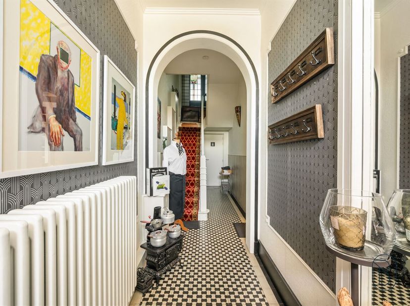 Bent u op zoek naar een ruime gezinswoning met tal van mogelijkheden? Dan is deze karaktervolle woning in Deinze zeker een bezoek waard.<br />
Via de