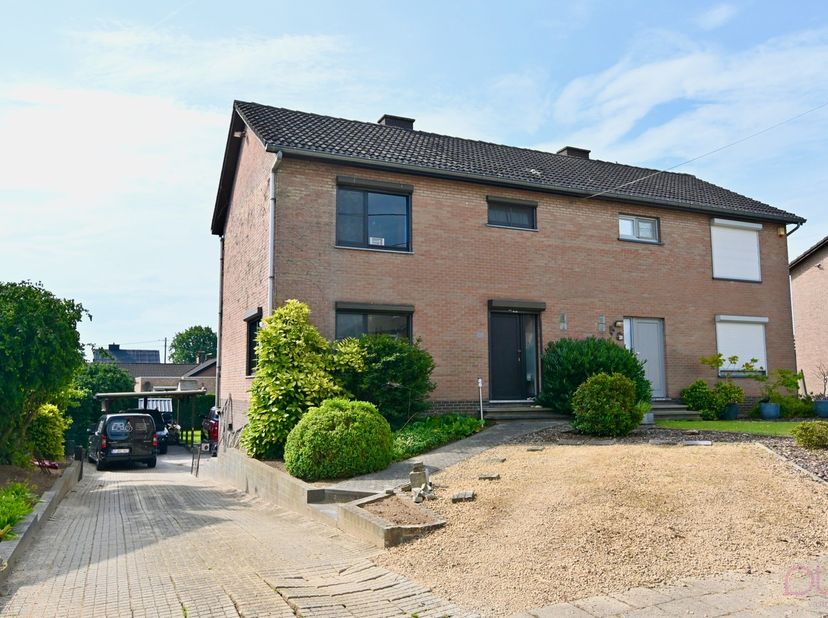 Deze ééngezinswoning is gelegen op een perceel van 5a14ca in een zeer rustige straat in Heusden-Zolder.&amp;nbsp;De woning werd gebouwd in 1979 en werd st