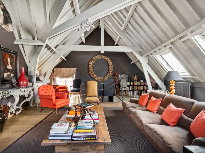 Luxe en comfort in het hart van Antwerpen<br />
Antwerps erfgoed<br />
Ontdek dit unieke duplexappartement in het dak van de historische residentie De